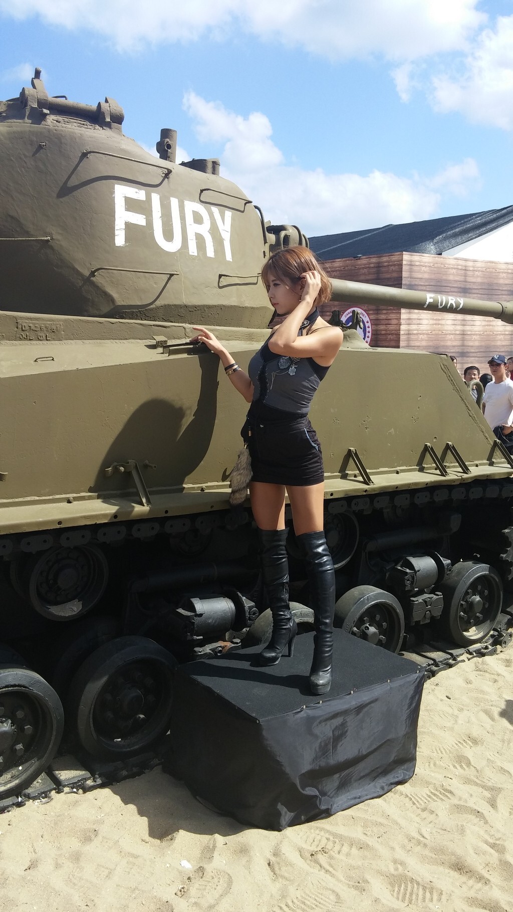 韩国顶级Showgirl许允美 釜山坦克世界 1